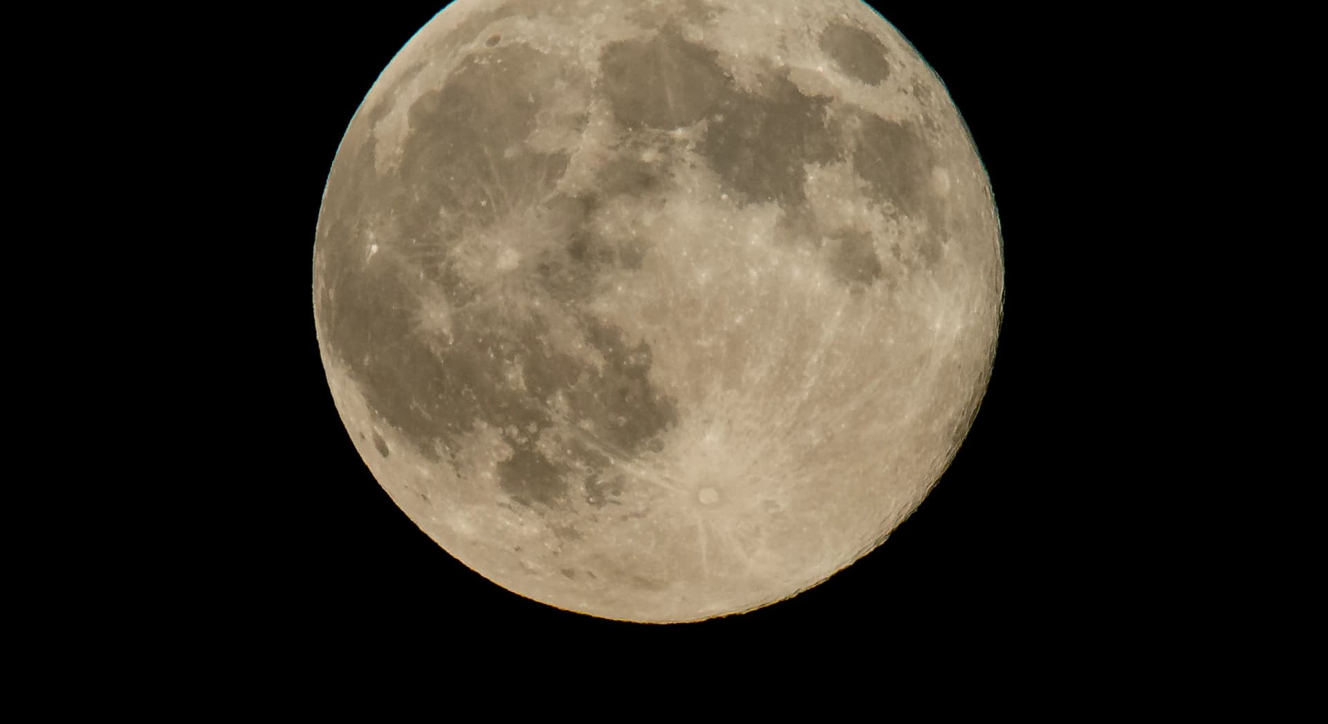 Superlune du 24 décembre 2026 : la plus proche de l'année