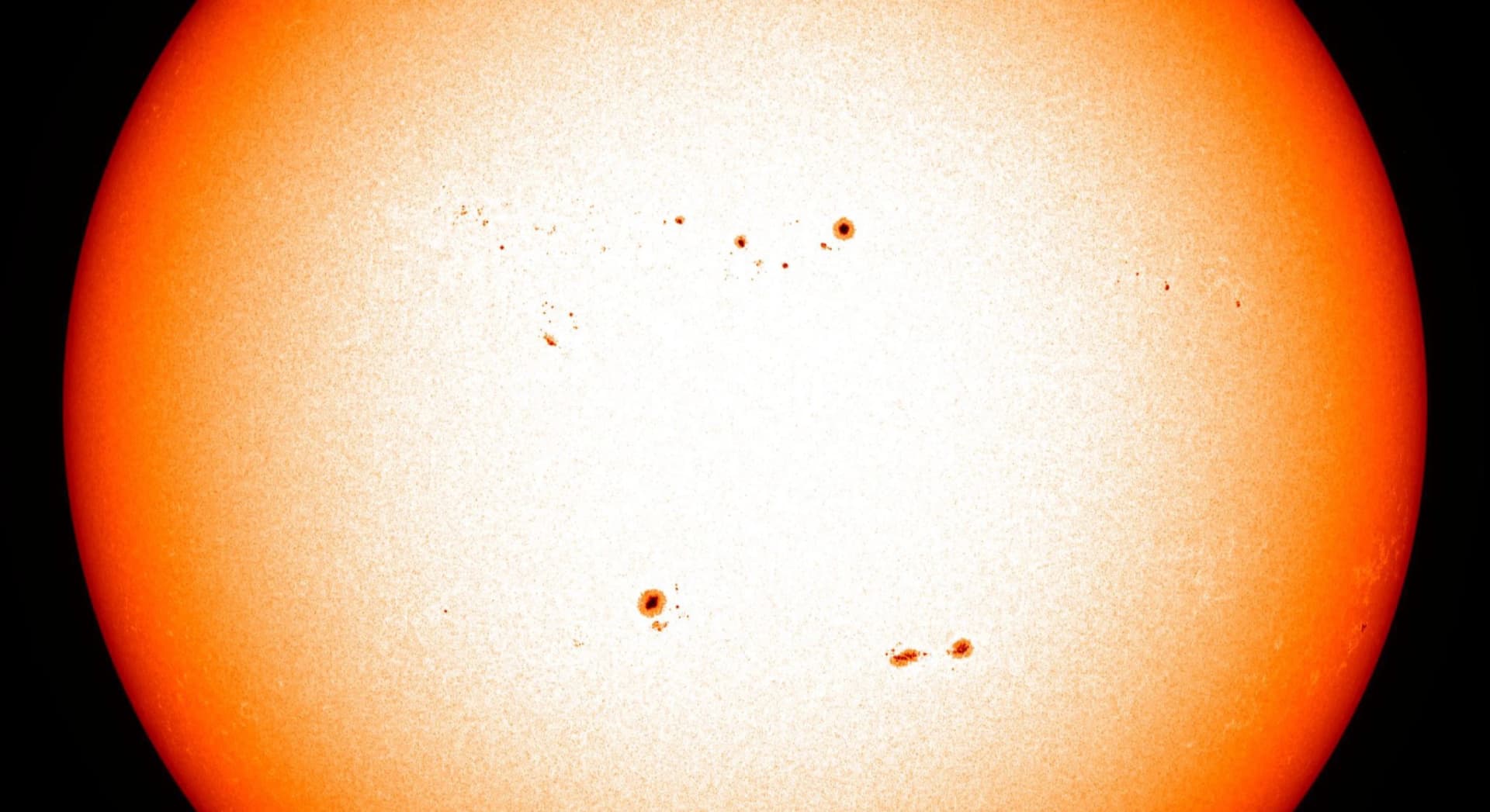 Unité astronomique : 149 597 870 700 mètres exactement