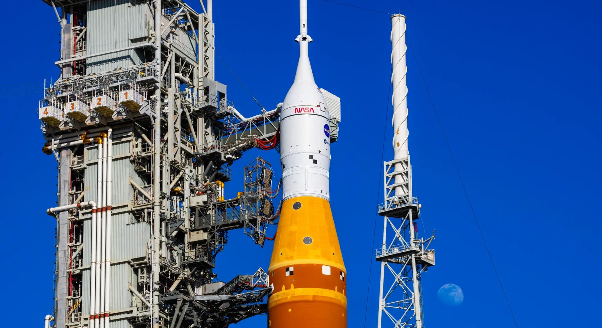 Artemis II : 4 astronautes en survol lunaire en avril 2026