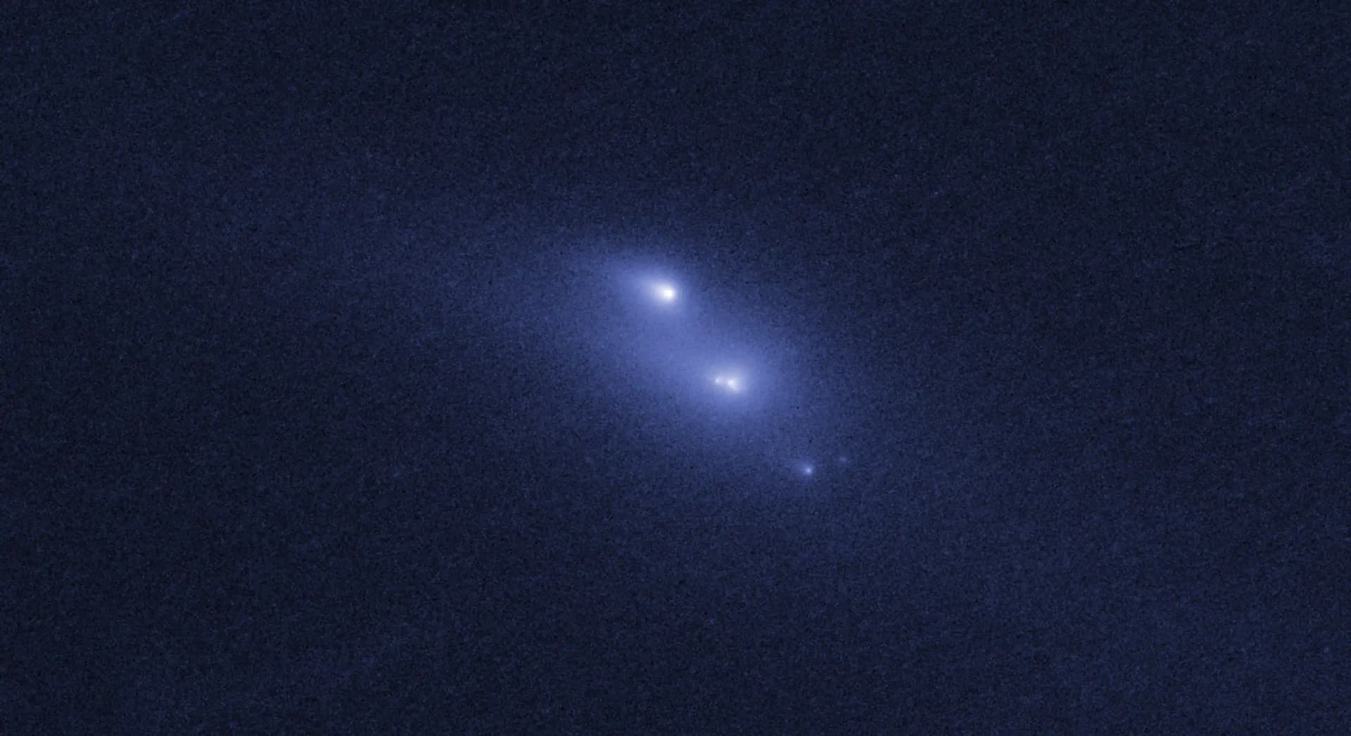 Hubble capture C/2025 K1 ATLAS en train de se fragmenter