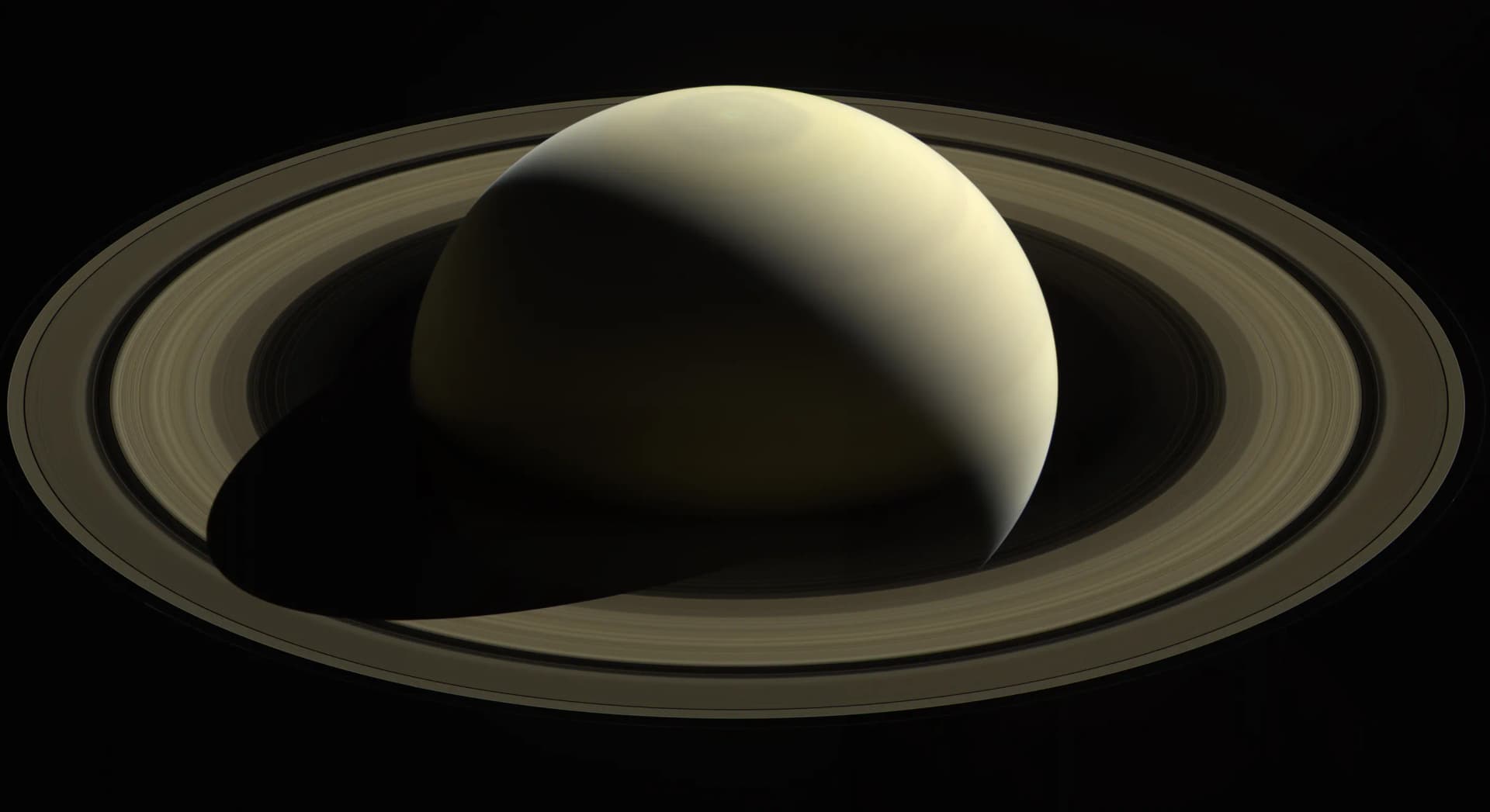Saturne, juillet 2025 : le flash qui a affolé le monde